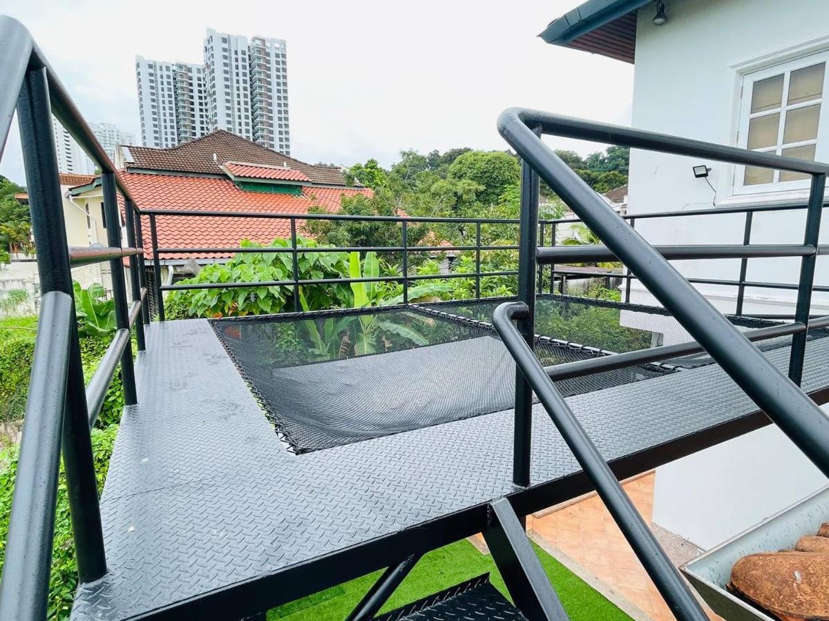 Trendy Family Getaway By Stayco - Mini-Pool, Outdoor Cinema, Air Loft, Ps4, Ktv - Just 2 Mins To Beach! Batu Ferringhi Exterior foto